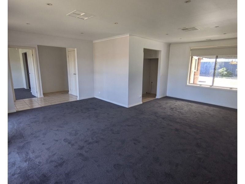 12 Flemington Drive, Mill Park VIC 3082