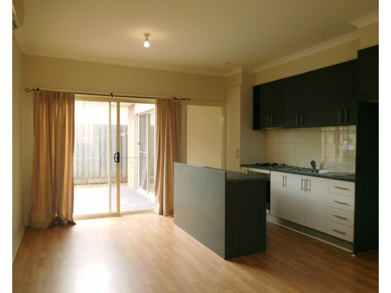 2/33 Currajong Street, Thomastown VIC 3074