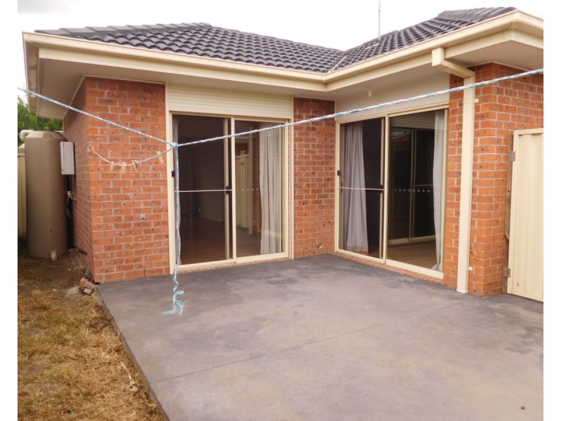 2/33 Currajong Street, Thomastown VIC 3074