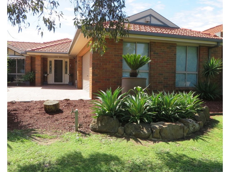 4 Gilroy Crescent, Mill Park VIC 3082