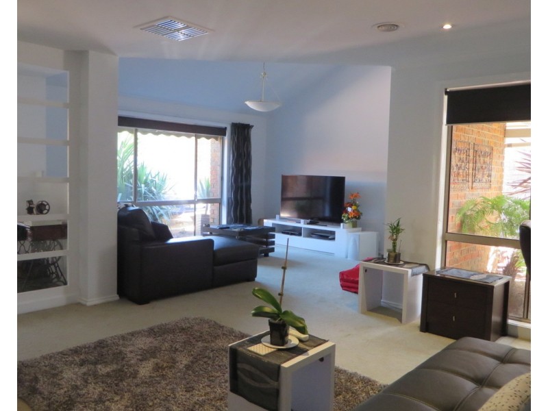 4 Gilroy Crescent, Mill Park VIC 3082