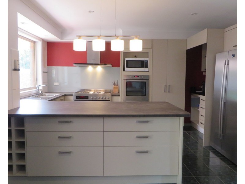 4 Gilroy Crescent, Mill Park VIC 3082