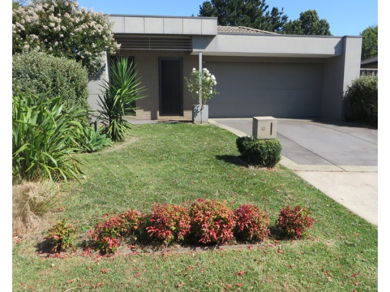 13 Kosta Boda Boulevard, Pakenham VIC 3810