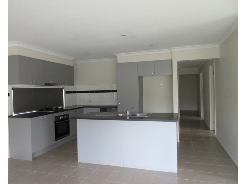 13 Kosta Boda Boulevard, Pakenham VIC 3810