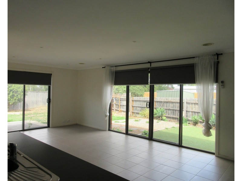 13 Kosta Boda Boulevard, Pakenham VIC 3810