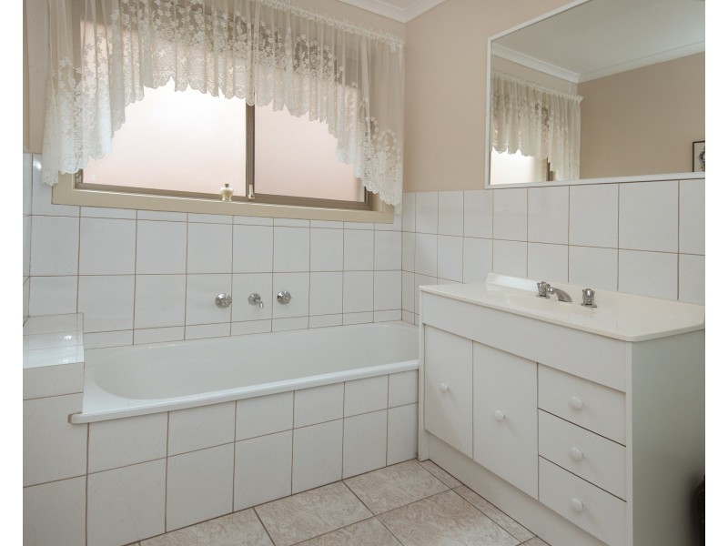 108A Woolnough Drive, Mill Park VIC 3082