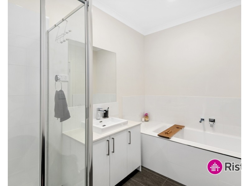1/90 Saltlake Boulevard, Wollert VIC 3750