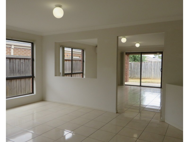 17 Markbeech Crescent, Officer VIC 3809