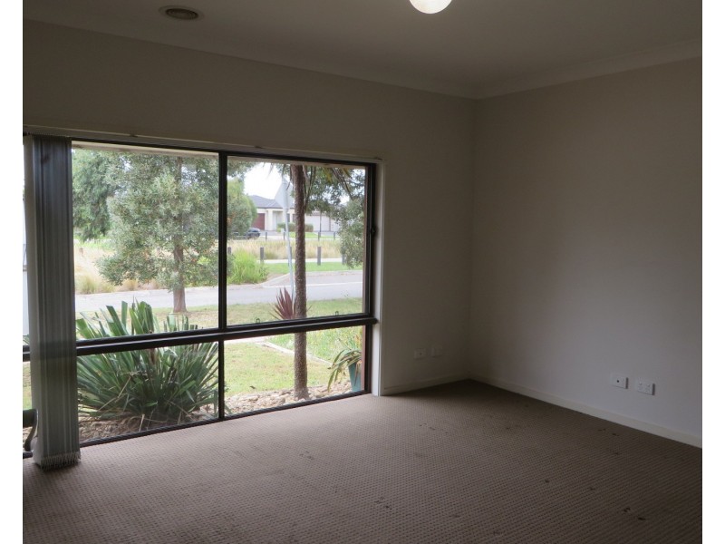 17 Markbeech Crescent, Officer VIC 3809
