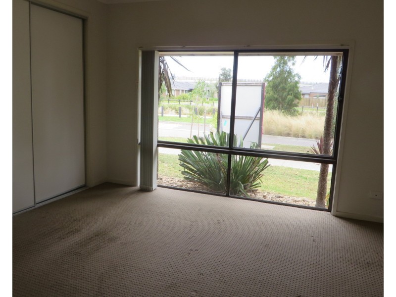 17 Markbeech Crescent, Officer VIC 3809