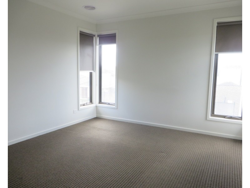 10 Weerona Parkway, Wollert VIC 3750