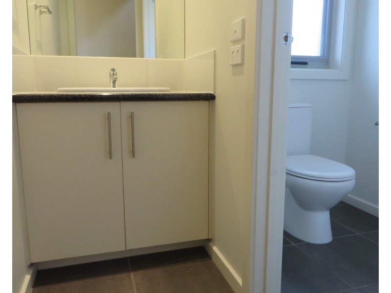 2/84 Maude Avenue, Glenroy VIC 3046