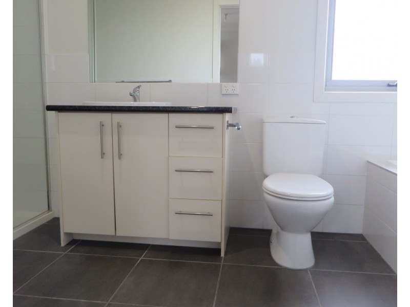 2/84 Maude Avenue, Glenroy VIC 3046