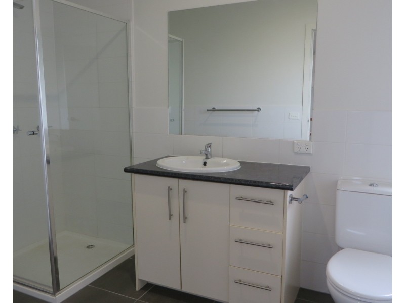 2/84 Maude Avenue, Glenroy VIC 3046