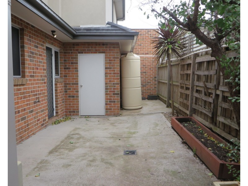 2/84 Maude Avenue, Glenroy VIC 3046