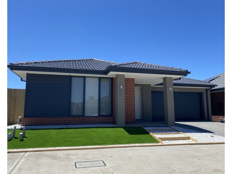 8 Treeton Drive, Wollert VIC 3750