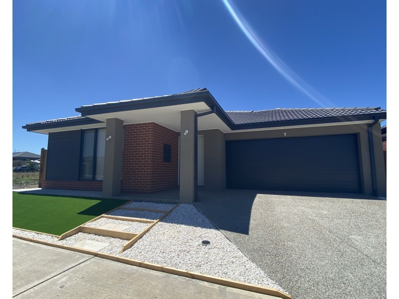 8 Treeton Drive, Wollert VIC 3750