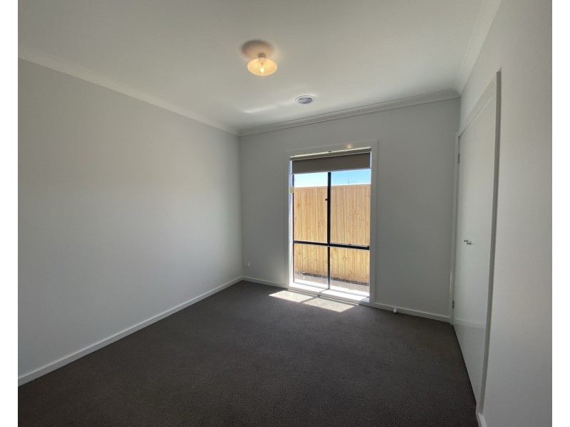 8 Treeton Drive, Wollert VIC 3750
