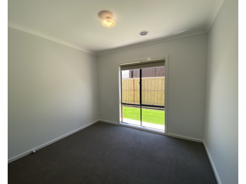 8 Treeton Drive, Wollert VIC 3750