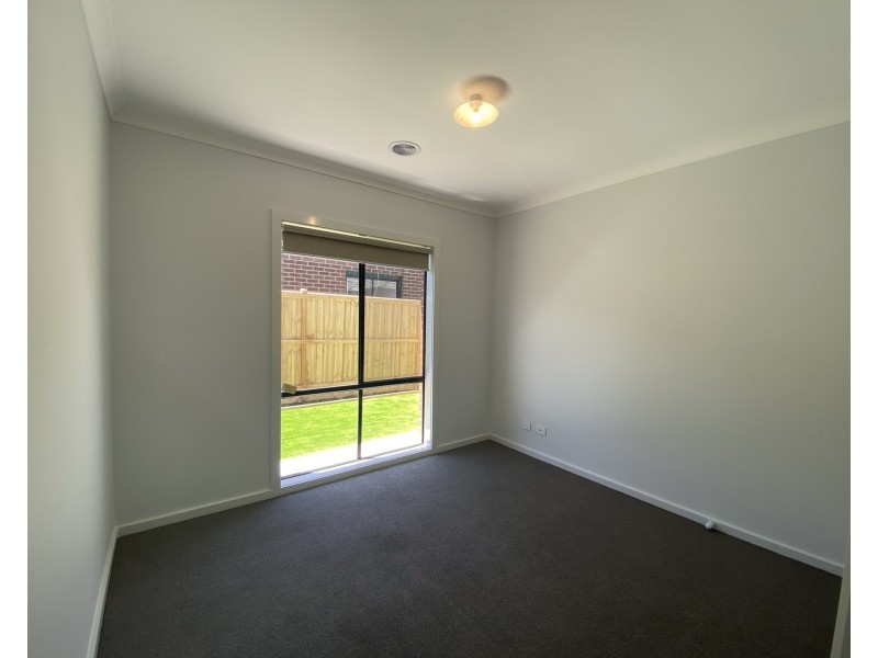 8 Treeton Drive, Wollert VIC 3750