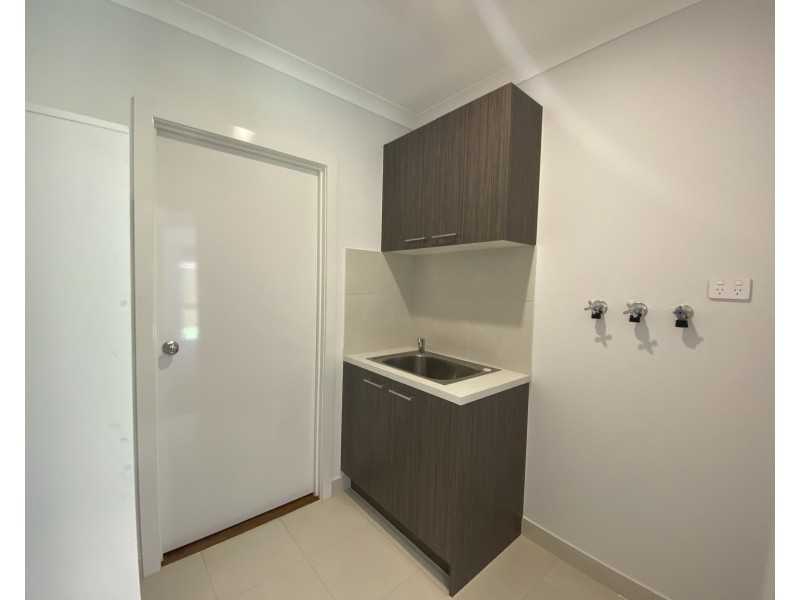 8 Treeton Drive, Wollert VIC 3750