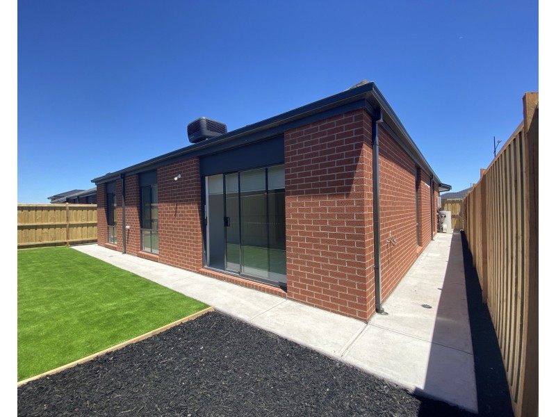 8 Treeton Drive, Wollert VIC 3750
