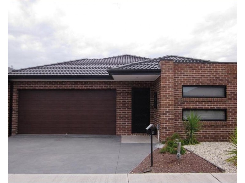 8 Dolphin Drive, South Morang VIC 3752