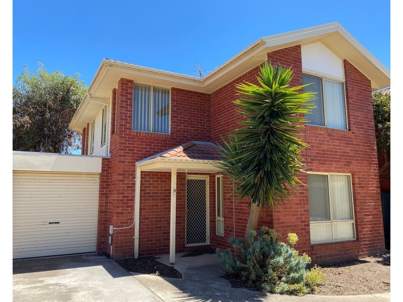 9 Pace Circuit, South Morang VIC 3752