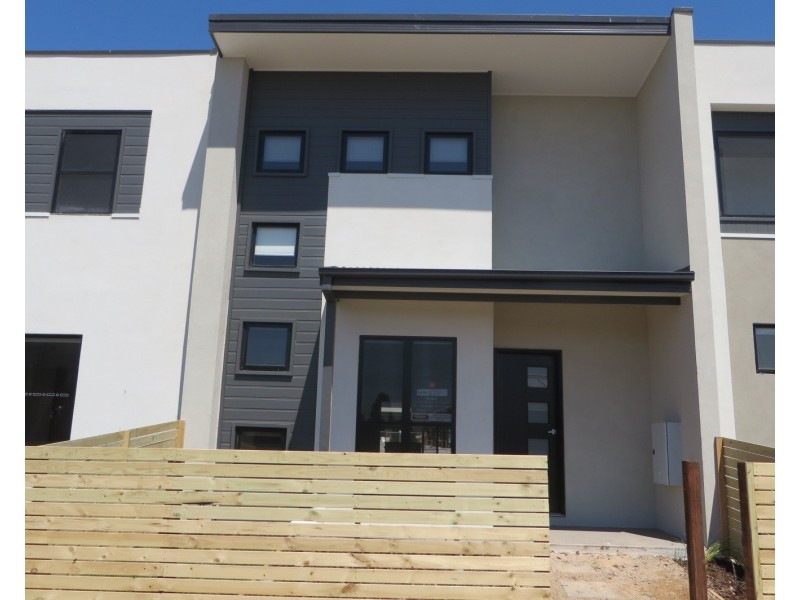 46 Oscar Circuit, Roxburgh Park VIC 3064