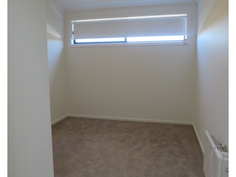 46 Oscar Circuit, Roxburgh Park VIC 3064