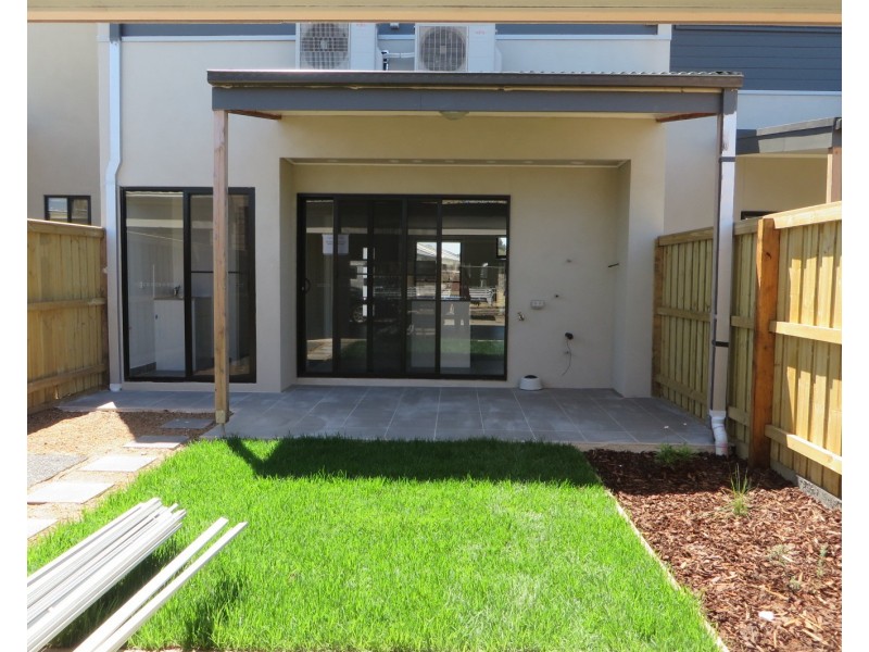 46 Oscar Circuit, Roxburgh Park VIC 3064