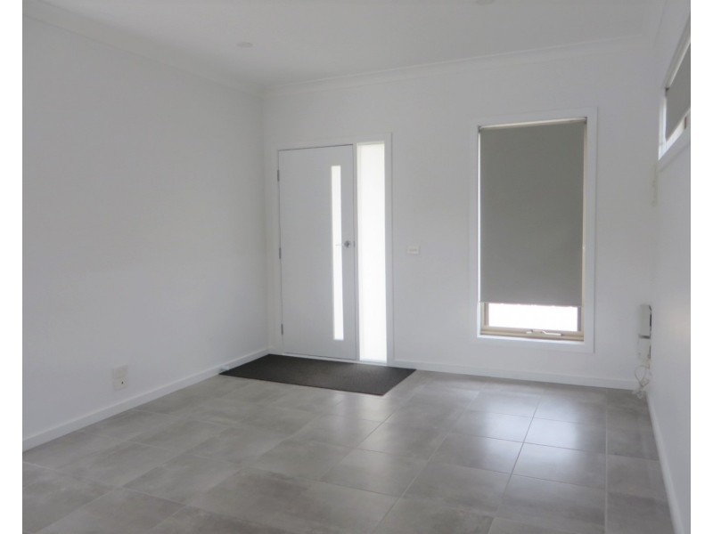 2/113 Centenary Drive, Mill Park VIC 3082