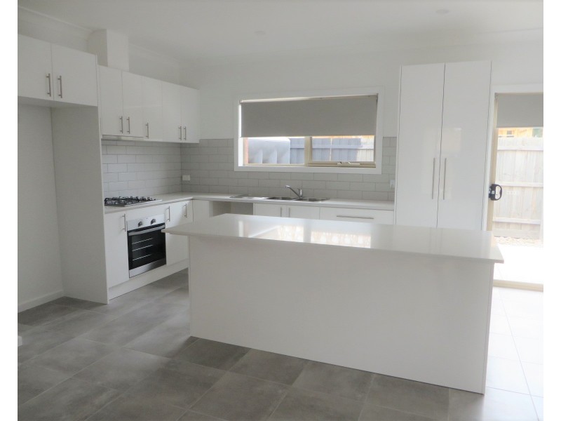 2/113 Centenary Drive, Mill Park VIC 3082