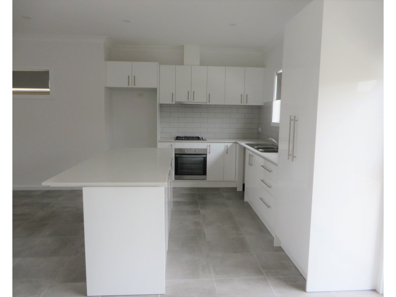 2/113 Centenary Drive, Mill Park VIC 3082