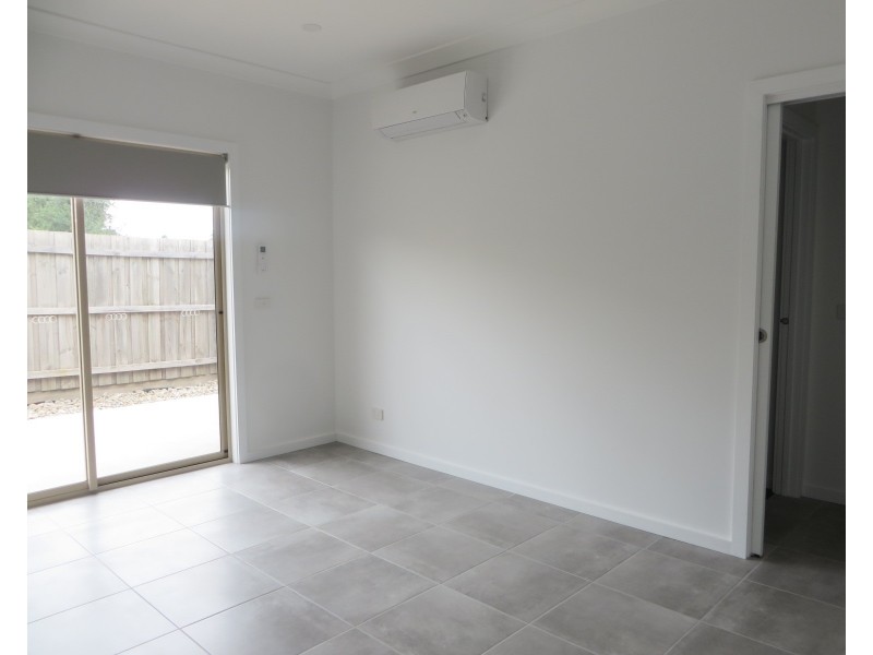 2/113 Centenary Drive, Mill Park VIC 3082