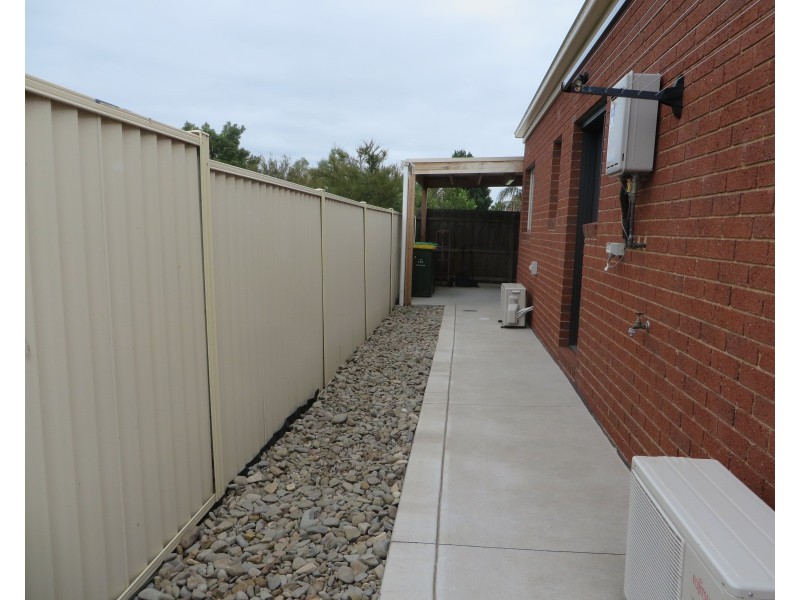 2/113 Centenary Drive, Mill Park VIC 3082