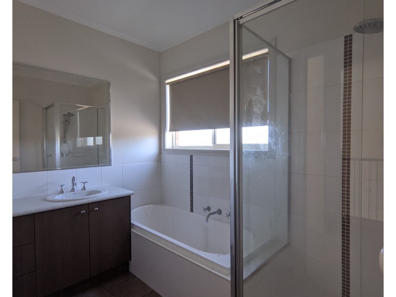 11 Elysee Avenue, South Morang VIC 3752