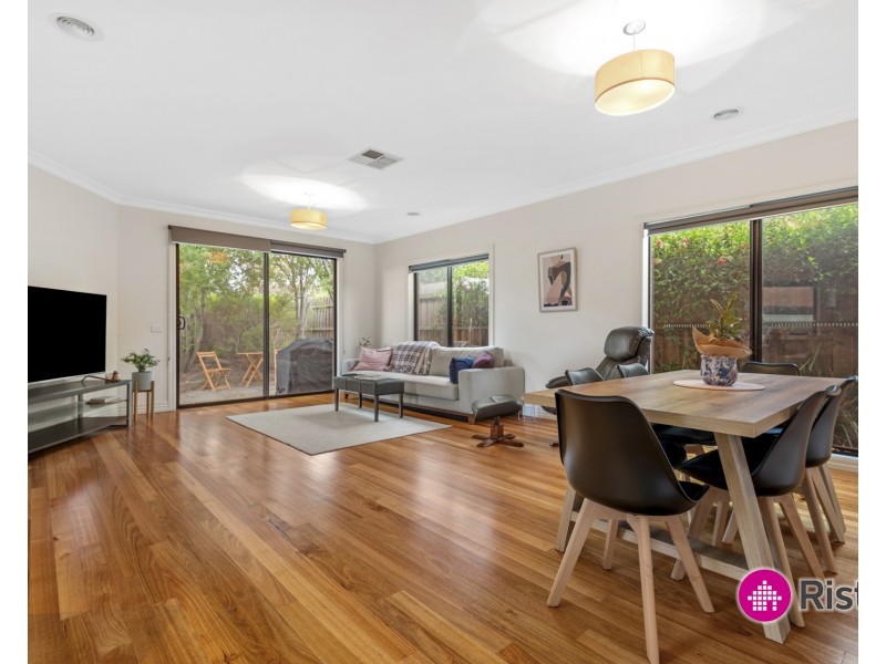 2/5 Windeatt Close, Mill Park VIC 3082