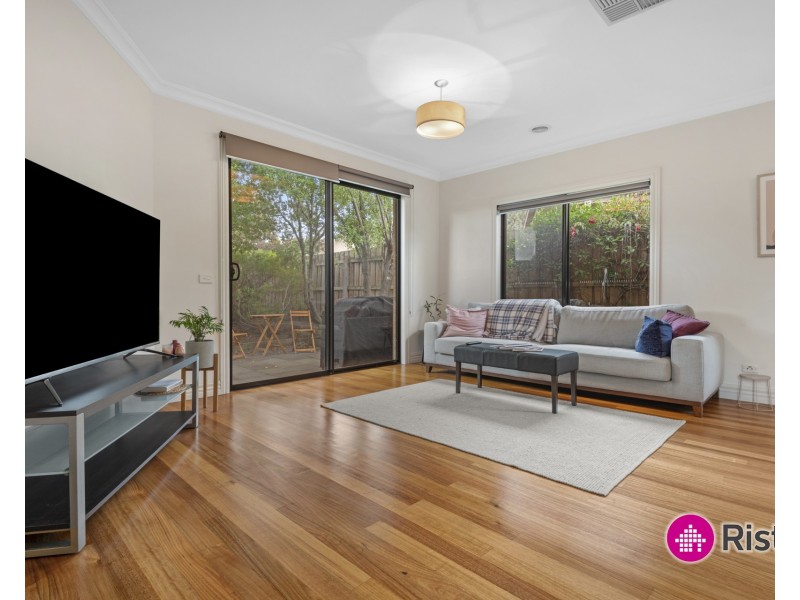 2/5 Windeatt Close, Mill Park VIC 3082