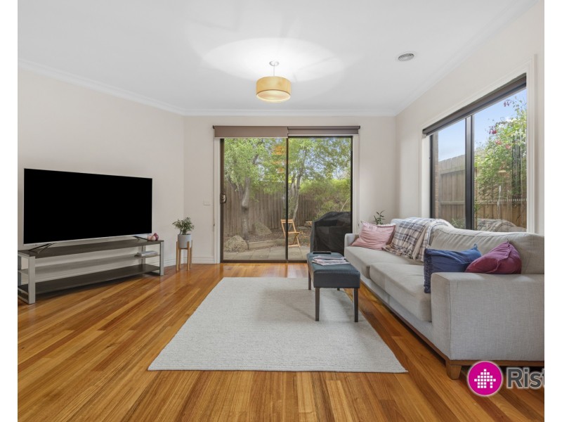 2/5 Windeatt Close, Mill Park VIC 3082
