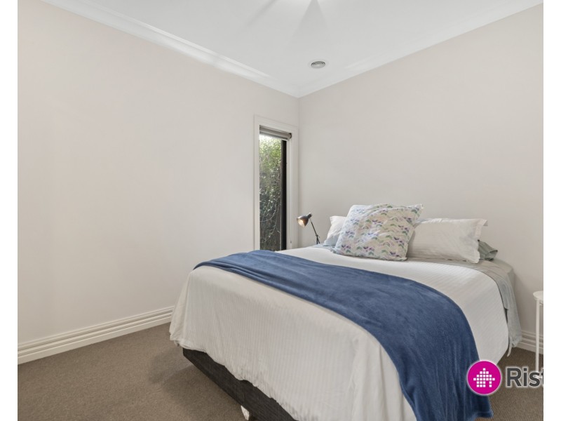 2/5 Windeatt Close, Mill Park VIC 3082
