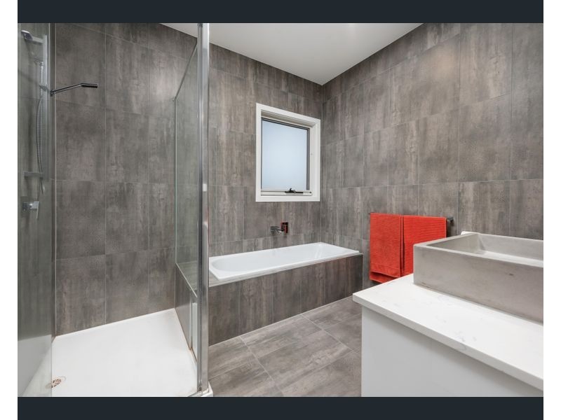 1/2 Keats Court, Bundoora VIC 3083