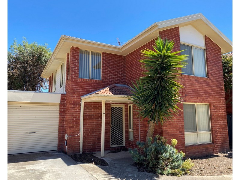 9 Pace Circuit, South Morang VIC 3752