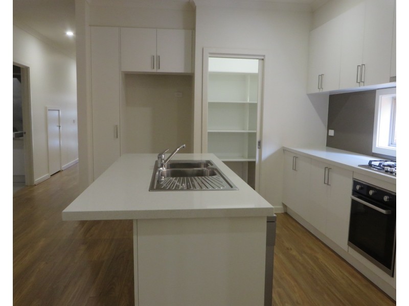 29 Kinkora Crescent, South Morang VIC 3752