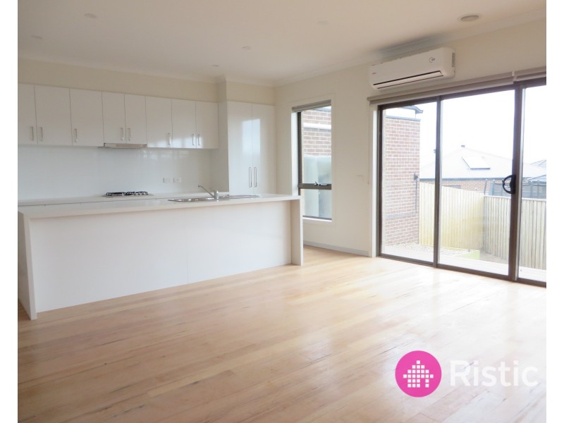 11 Witchazel Drive, South Morang VIC 3752