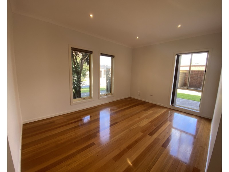 282 The Lakes Boulevard, South Morang VIC 3752