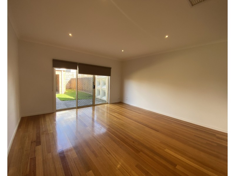 282 The Lakes Boulevard, South Morang VIC 3752