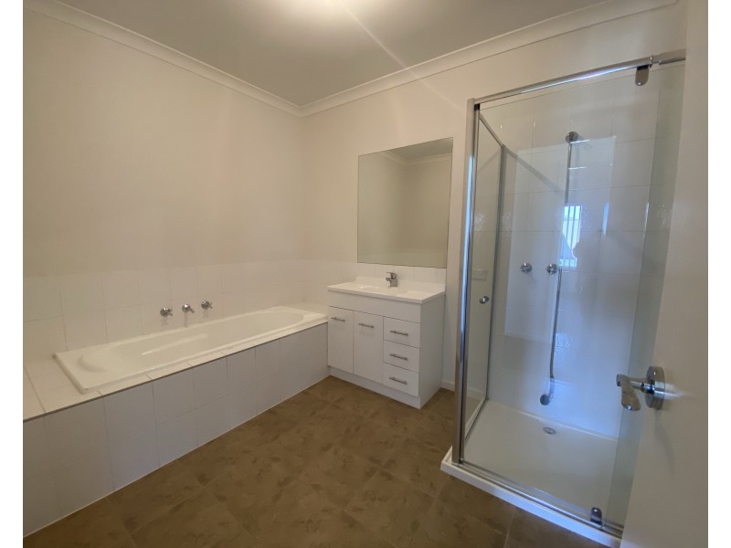 282 The Lakes Boulevard, South Morang VIC 3752