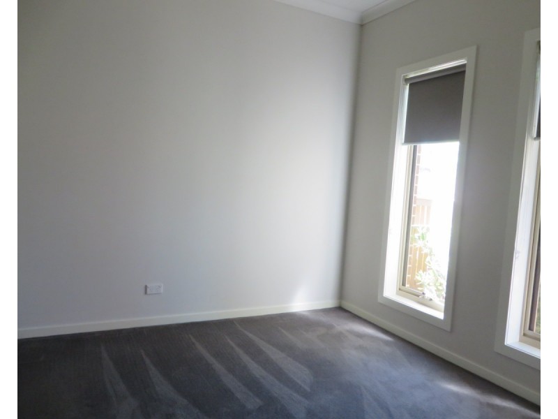 10 Pittard Walk, Epping VIC 3076