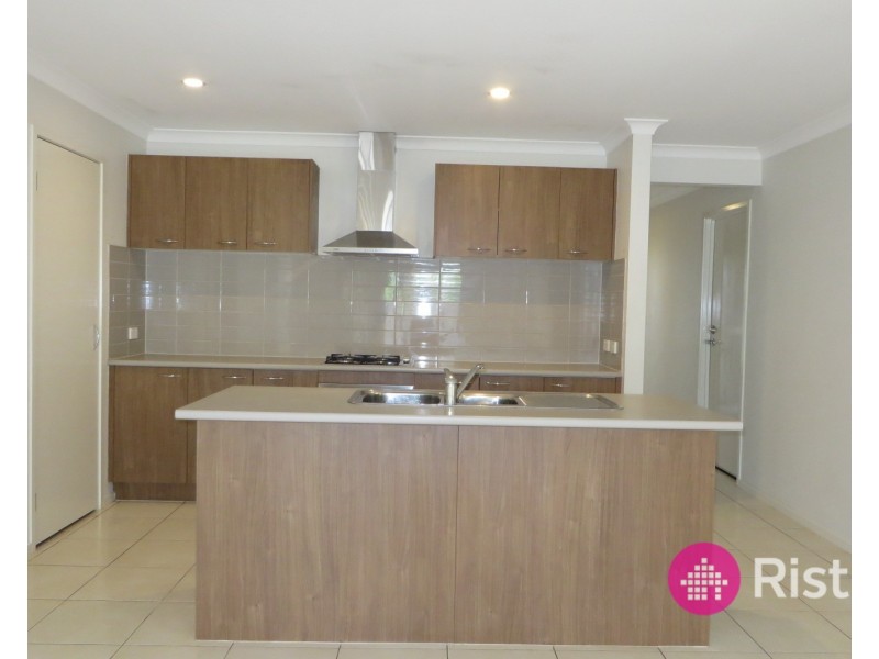 8 Marlin Crescent, Point Cook VIC 3030